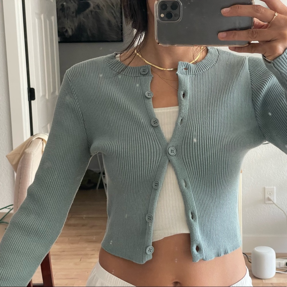 Never Worn forever 21 cropped sweater